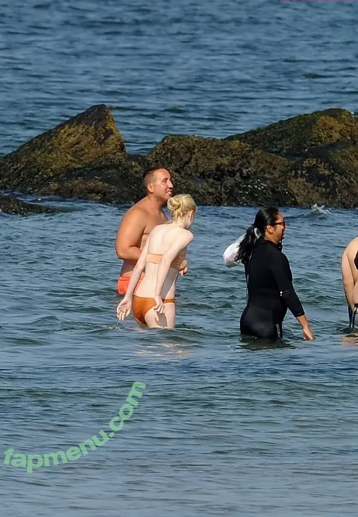 Dakota Fanning nude photo #0454 (dakota_fanning / dakotafanning)