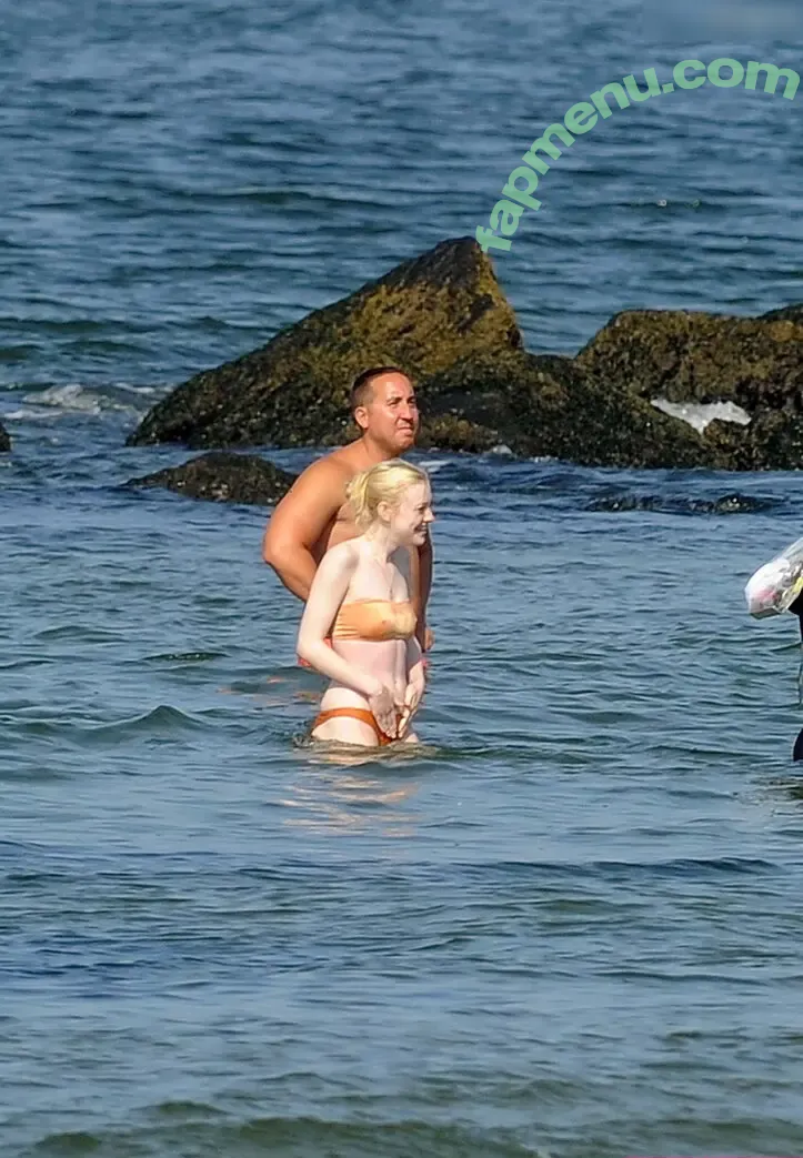 Dakota Fanning nude photo #0456 (dakota_fanning / dakotafanning)