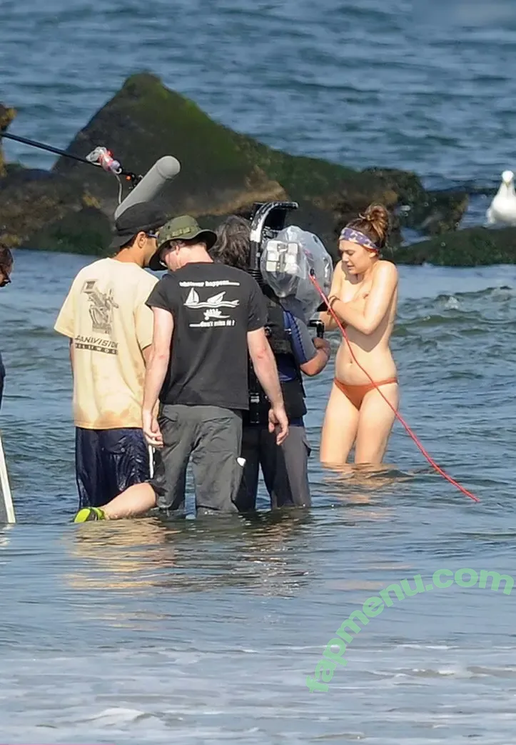 Dakota Fanning nude photo #0458 (dakota_fanning / dakotafanning)