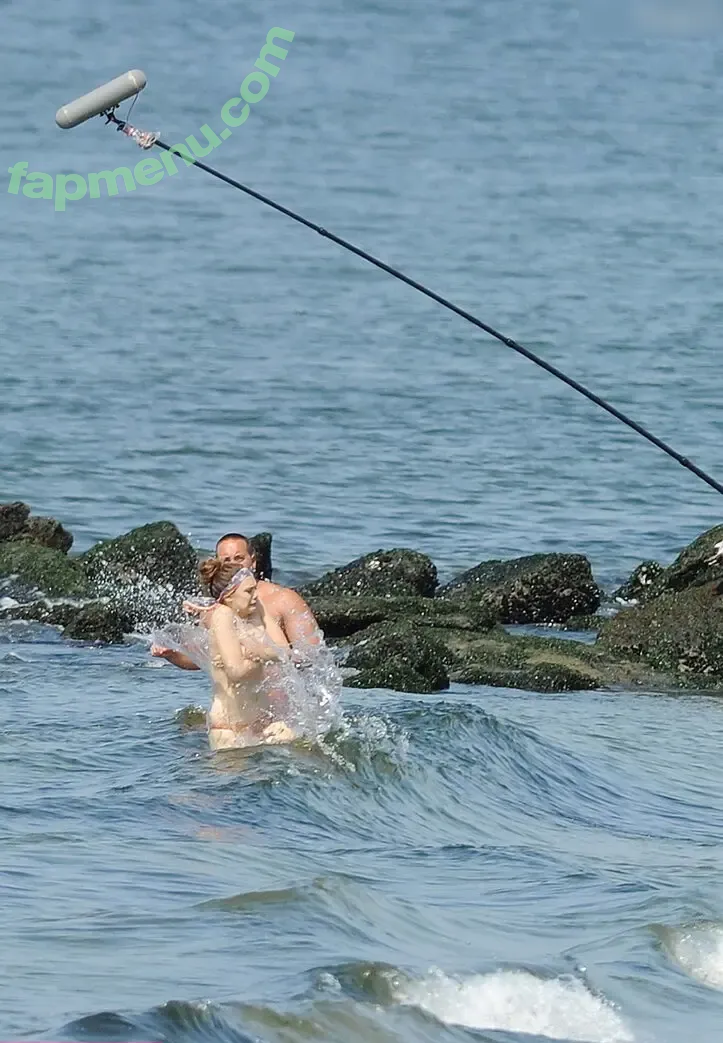 Dakota Fanning nude photo #0460 (dakota_fanning / dakotafanning)