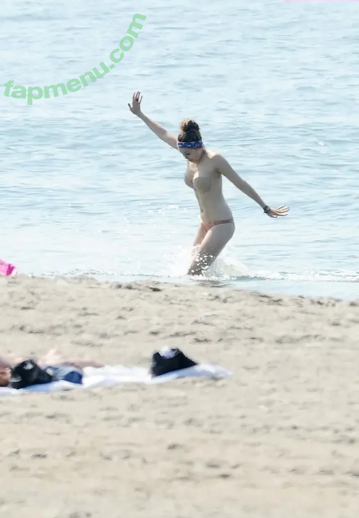 Dakota Fanning nude photo #0461 (dakota_fanning / dakotafanning)