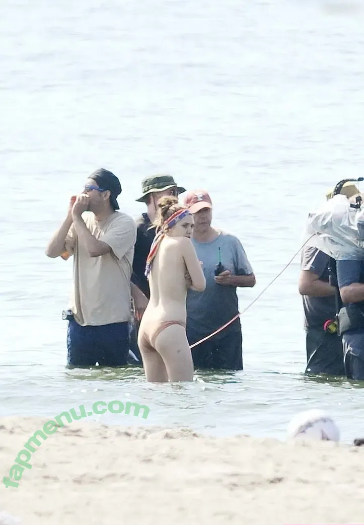 Dakota Fanning nude photo #0465 (dakota_fanning / dakotafanning)