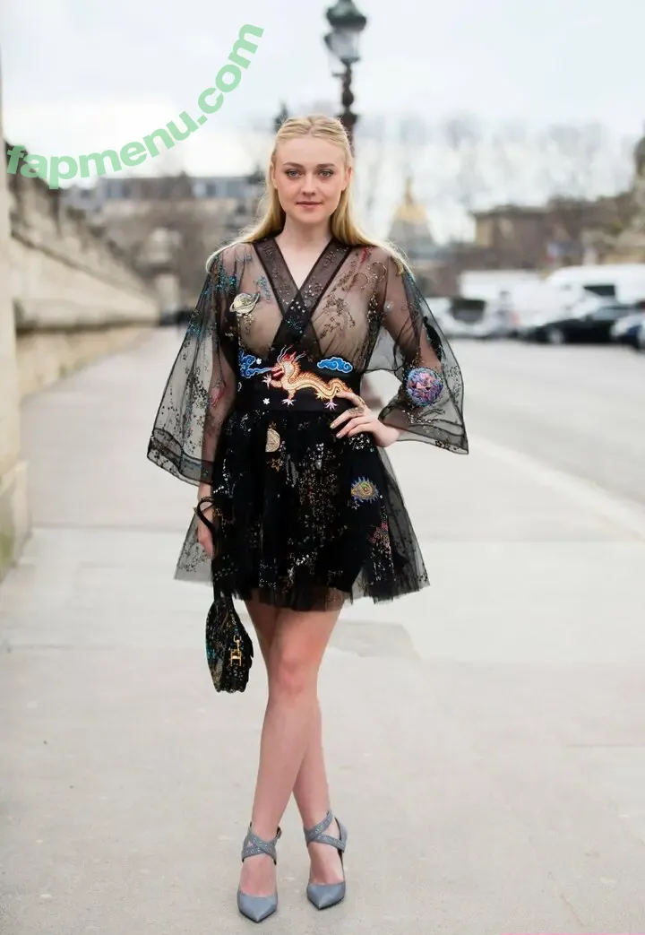 Dakota Fanning nude photo #0490 (dakota_fanning / dakotafanning)