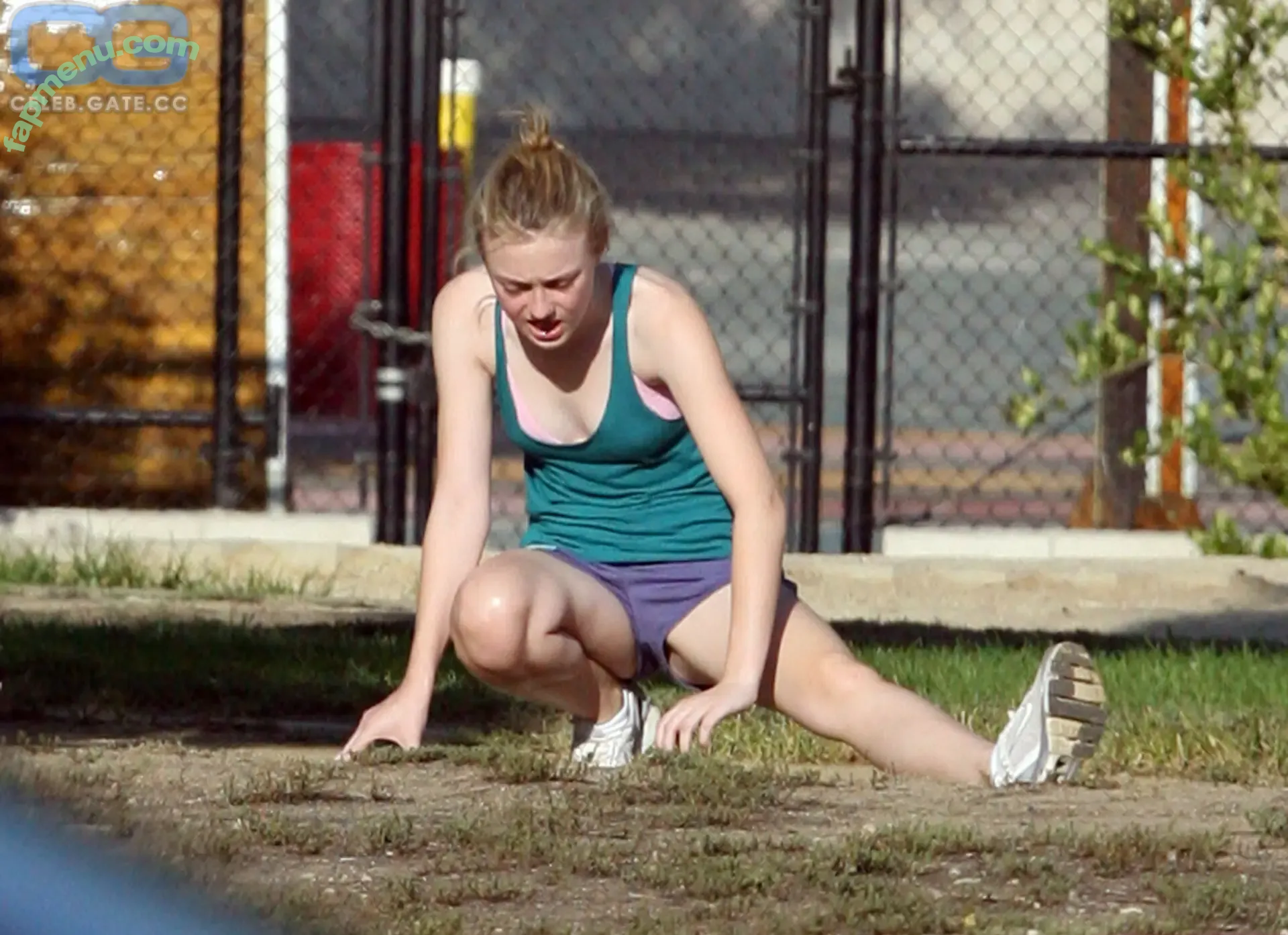 Dakota Fanning nude photo #0503 (dakota_fanning / dakotafanning)