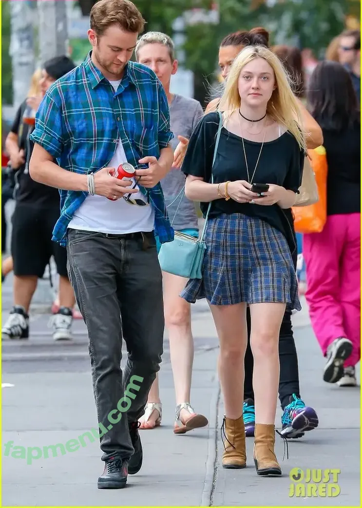 Dakota Fanning nude photo #0509 (dakota_fanning / dakotafanning)