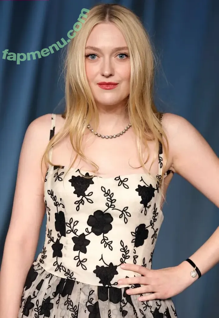Dakota Fanning nude photo #0516 (dakota_fanning / dakotafanning)