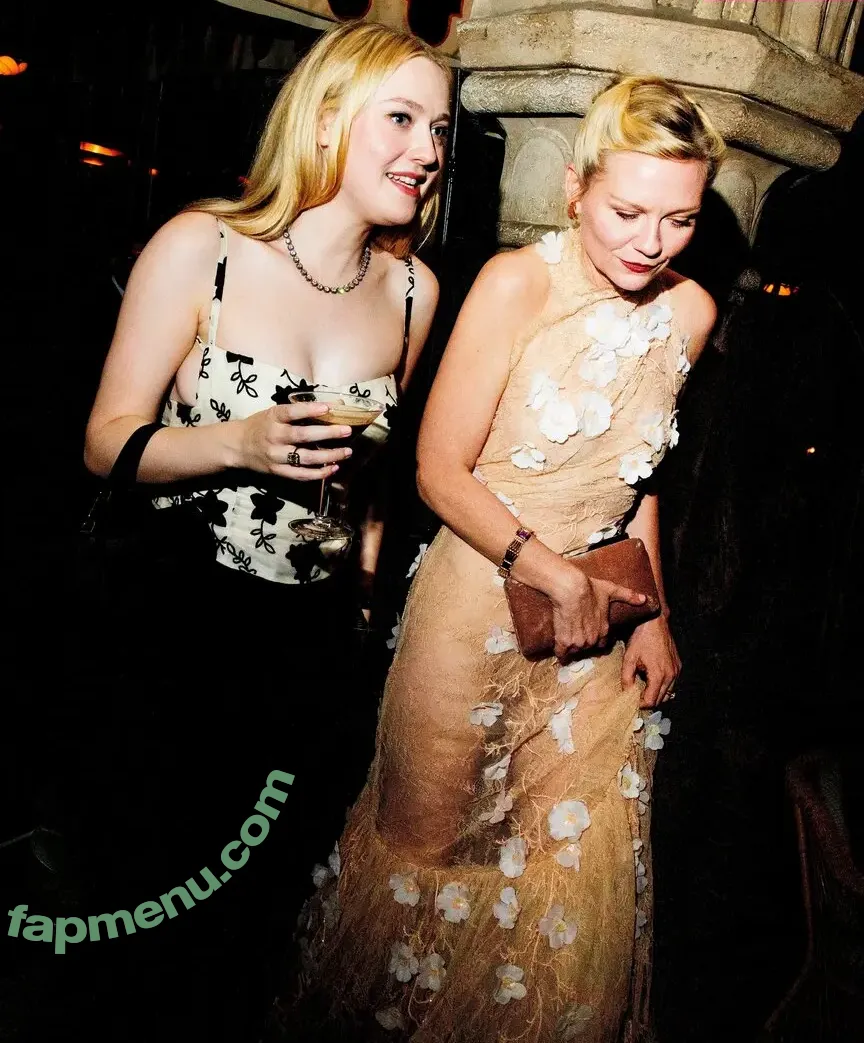 Dakota Fanning nude photo #0518 (dakota_fanning / dakotafanning)