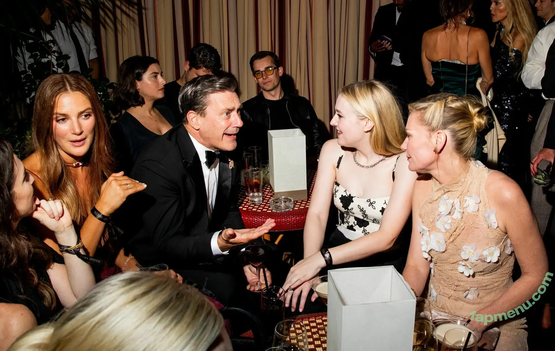 Dakota Fanning nude photo #0520 (dakota_fanning / dakotafanning)