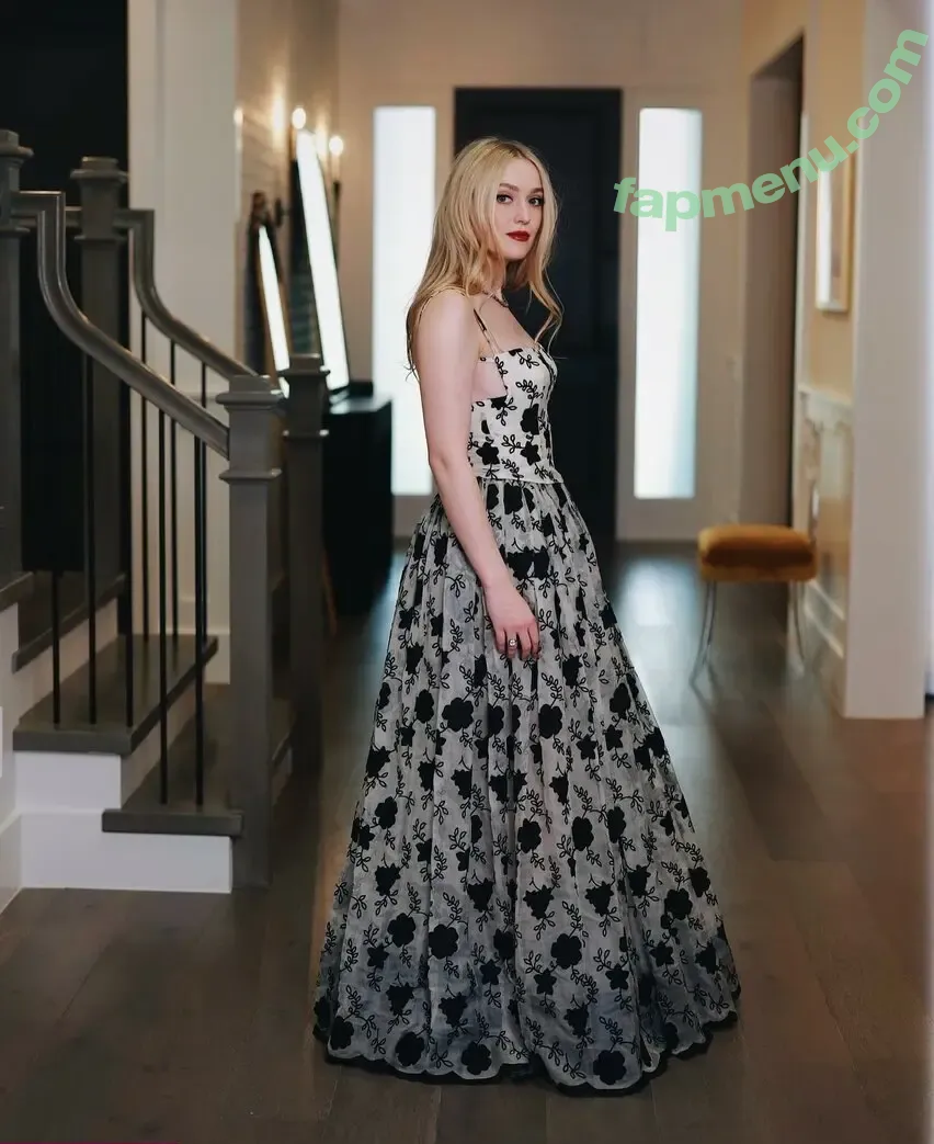 Dakota Fanning nude photo #0525 (dakota_fanning / dakotafanning)