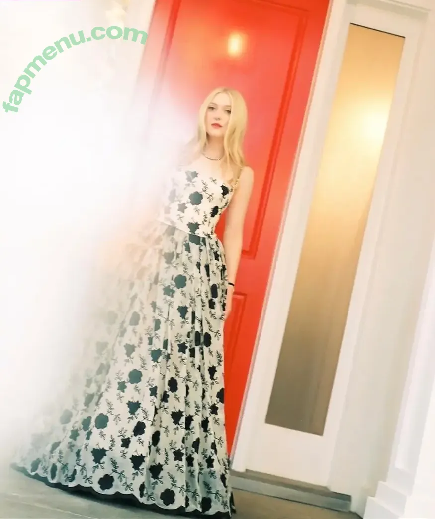 Dakota Fanning nude photo #0526 (dakota_fanning / dakotafanning)