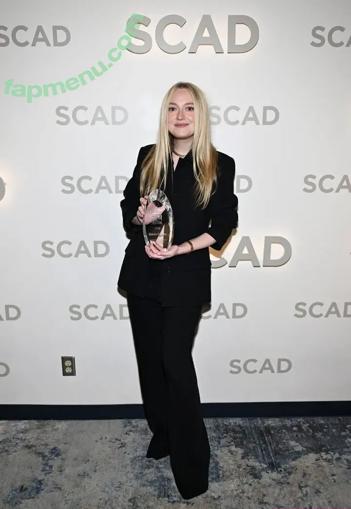 Dakota Fanning nude photo #0536 (dakota_fanning / dakotafanning)