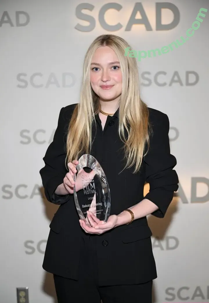 Dakota Fanning nude photo #0537 (dakota_fanning / dakotafanning)