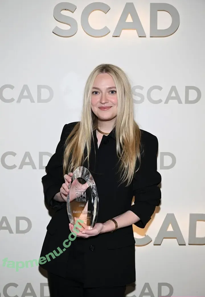 Dakota Fanning nude photo #0539 (dakota_fanning / dakotafanning)