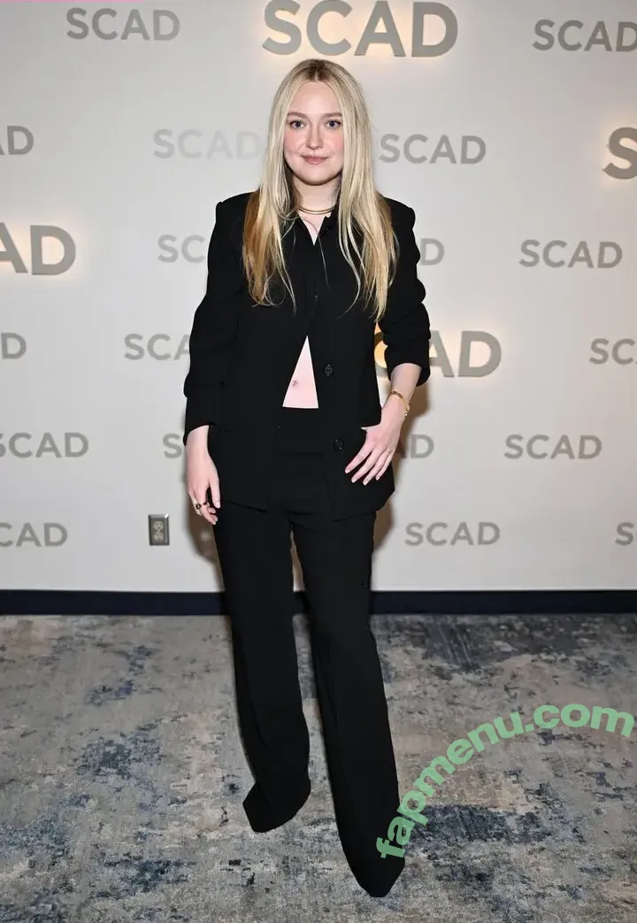 Dakota Fanning nude photo #0542 (dakota_fanning / dakotafanning)