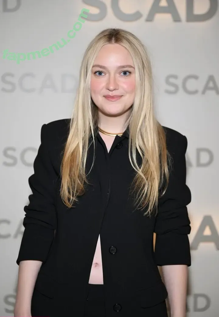 Dakota Fanning nude photo #0545 (dakota_fanning / dakotafanning)