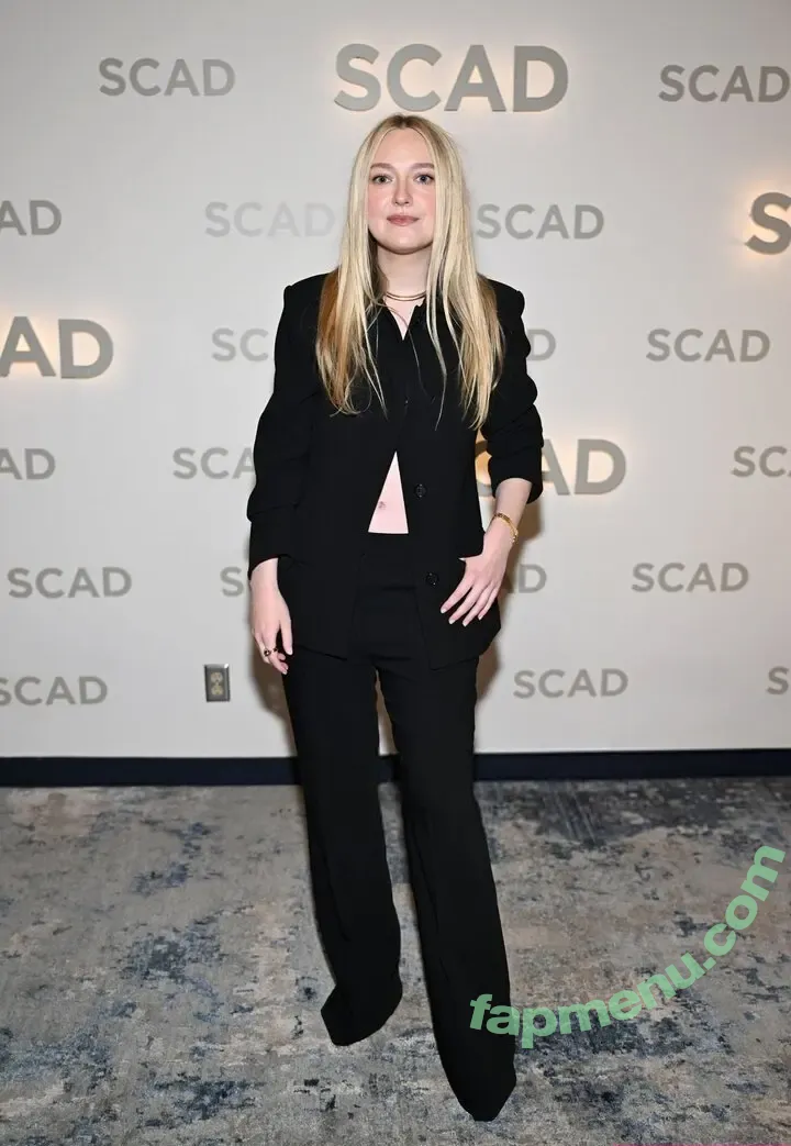 Dakota Fanning nude photo #0546 (dakota_fanning / dakotafanning)