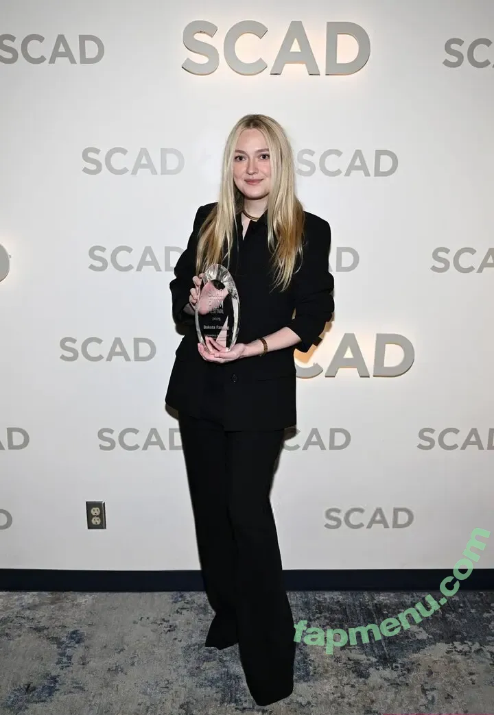 Dakota Fanning nude photo #0548 (dakota_fanning / dakotafanning)