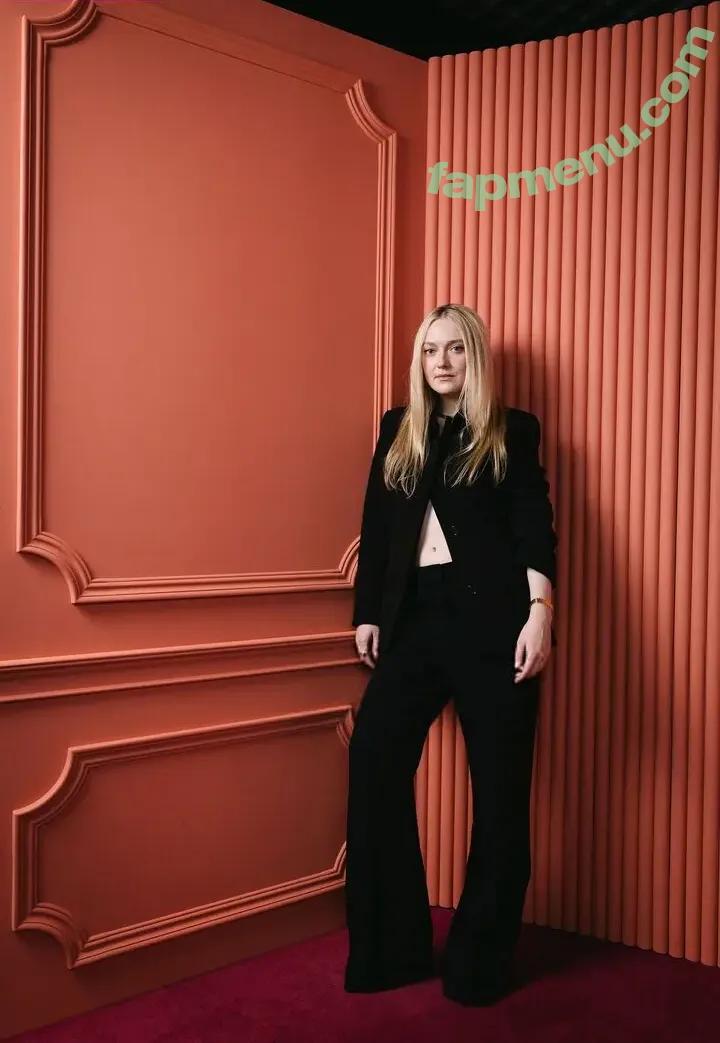Dakota Fanning nude photo #0550 (dakota_fanning / dakotafanning)