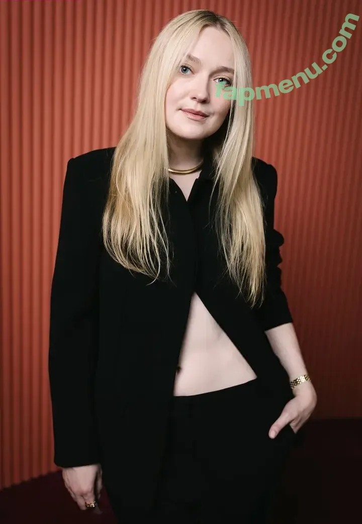Dakota Fanning nude photo #0551 (dakota_fanning / dakotafanning)