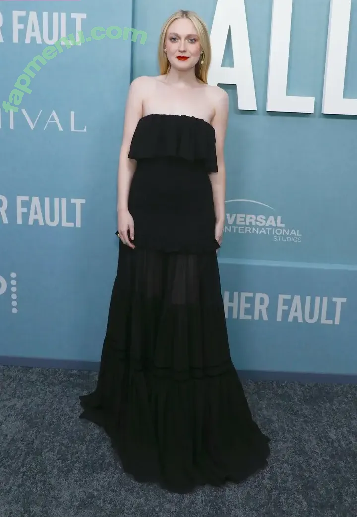 Dakota Fanning nude photo #0576 (dakota_fanning / dakotafanning)