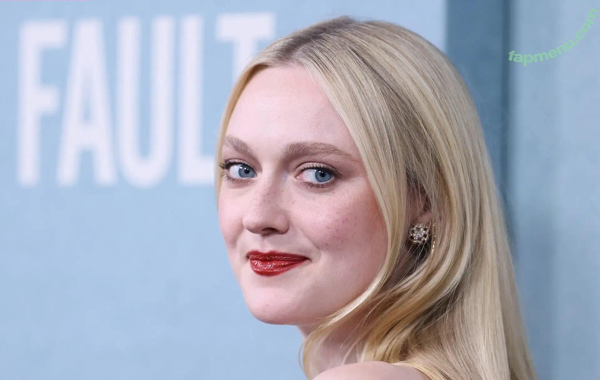 Dakota Fanning nude photo #0582 (dakota_fanning / dakotafanning)