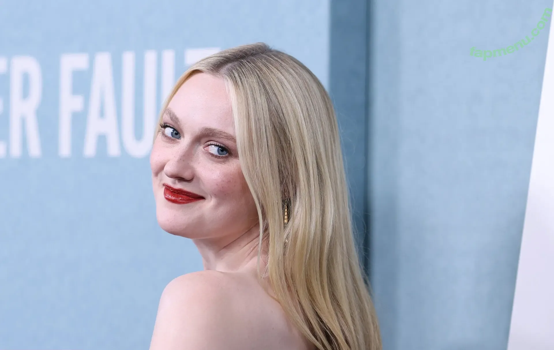 Dakota Fanning nude photo #0583 (dakota_fanning / dakotafanning)