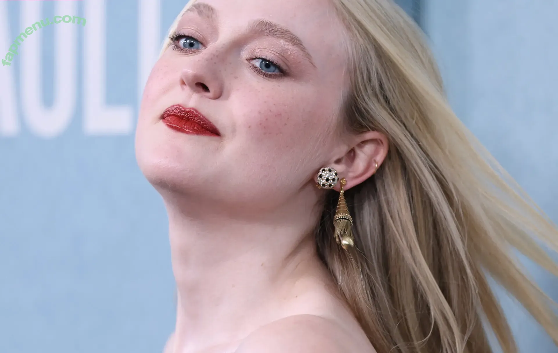 Dakota Fanning nude photo #0585 (dakota_fanning / dakotafanning)