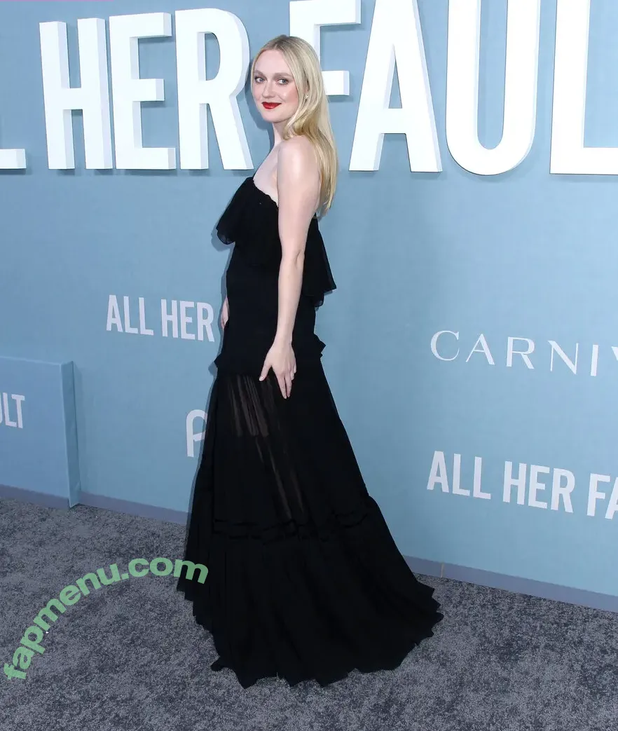 Dakota Fanning nude photo #0598 (dakota_fanning / dakotafanning)