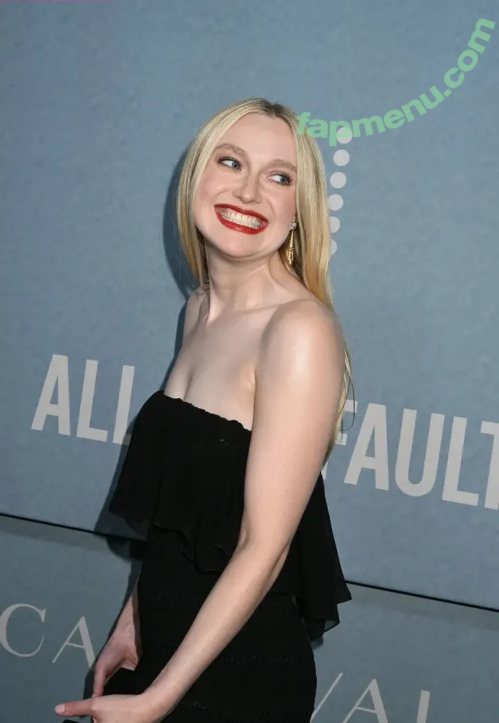 Dakota Fanning nude photo #0603 (dakota_fanning / dakotafanning)