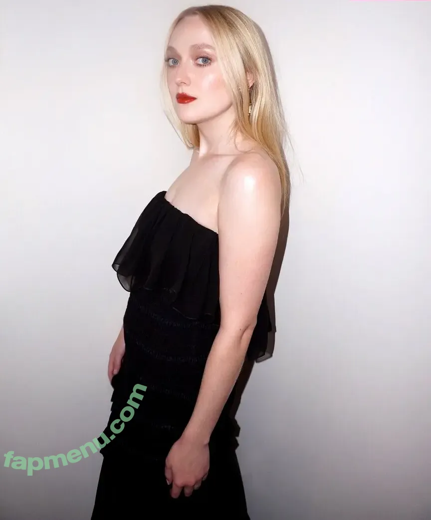 Dakota Fanning nude photo #0608 (dakota_fanning / dakotafanning)