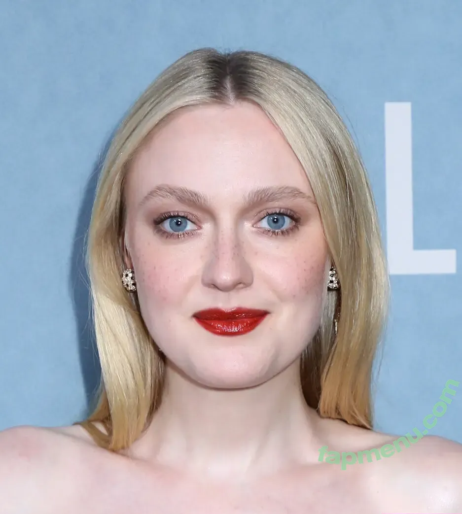 Dakota Fanning nude photo #0609 (dakota_fanning / dakotafanning)