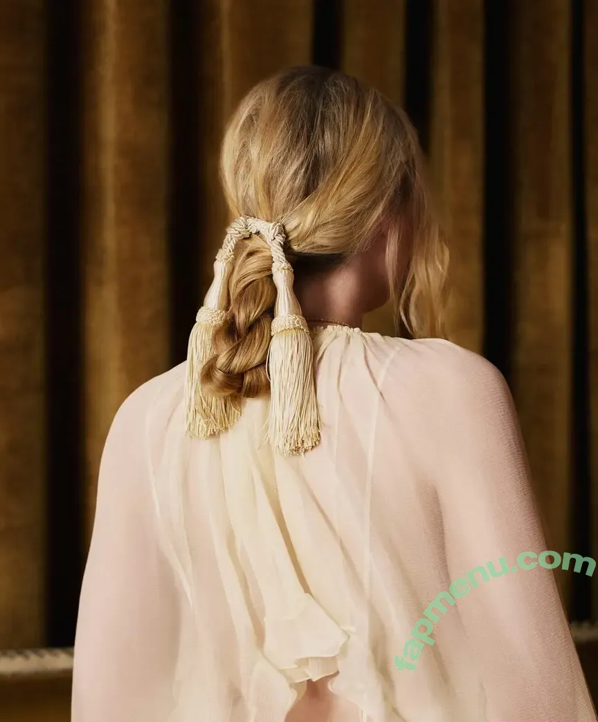 Dakota Fanning nude photo #0645 (dakota_fanning / dakotafanning)