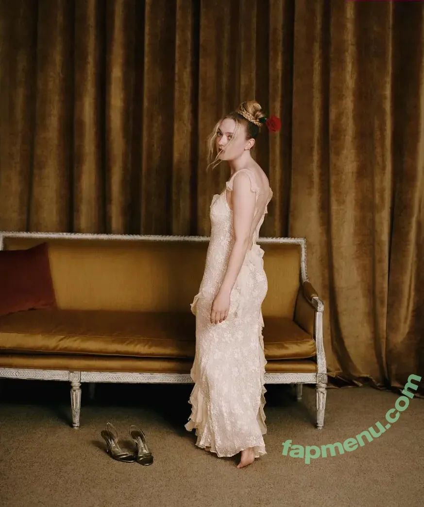 Dakota Fanning nude photo #0650 (dakota_fanning / dakotafanning)