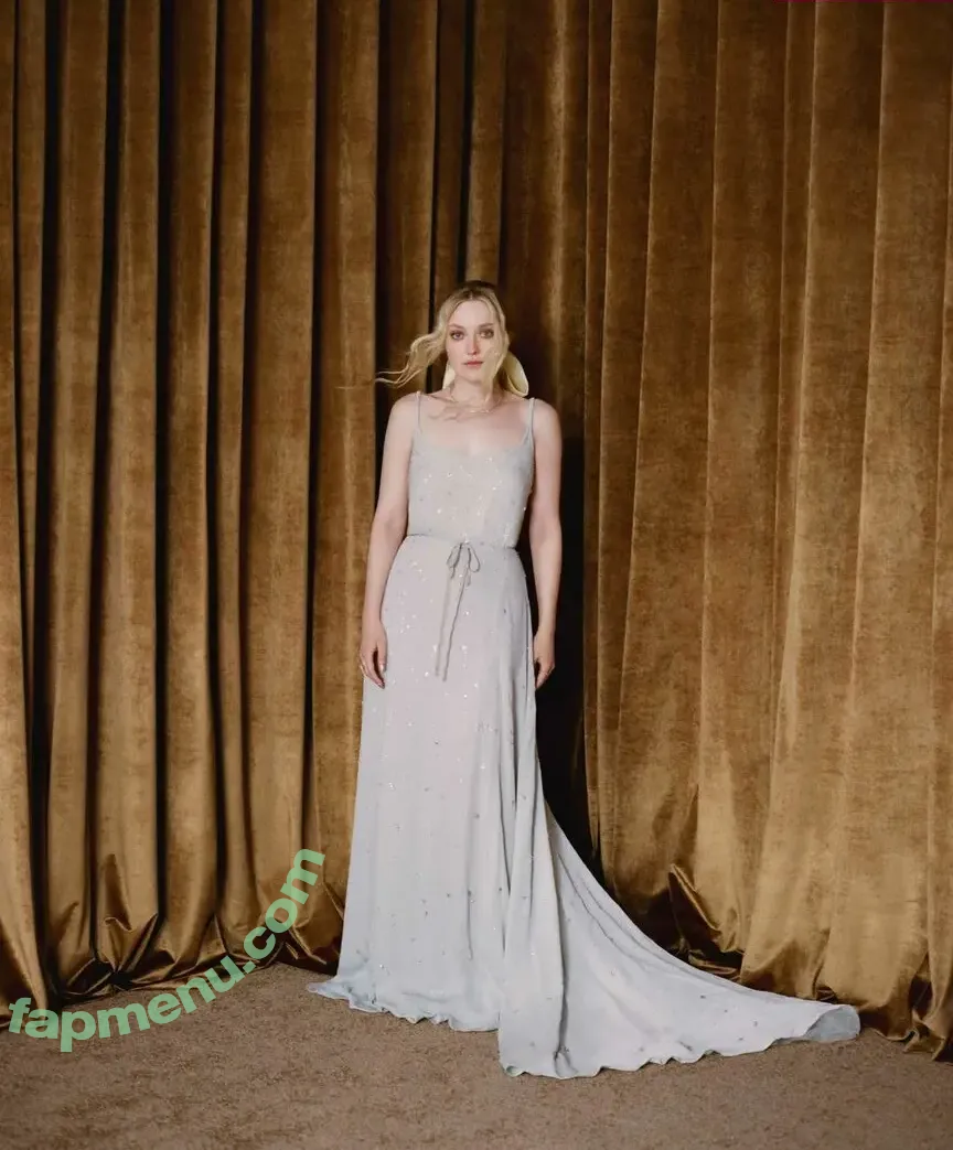 Dakota Fanning nude photo #0651 (dakota_fanning / dakotafanning)