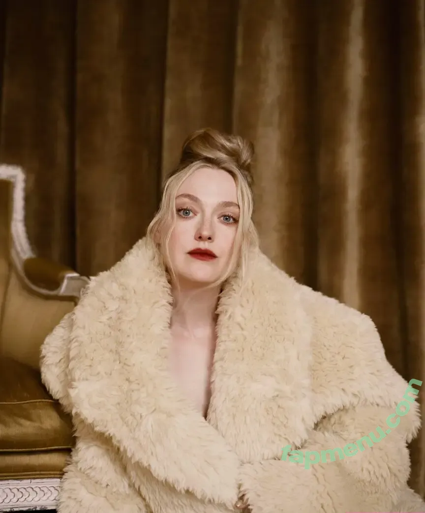 Dakota Fanning nude photo #0652 (dakota_fanning / dakotafanning)
