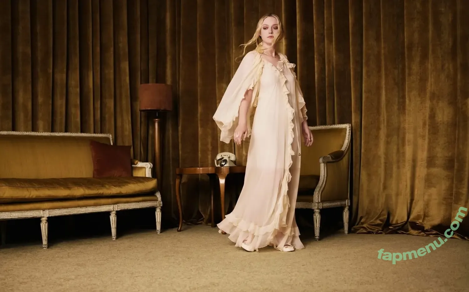 Dakota Fanning nude photo #0654 (dakota_fanning / dakotafanning)