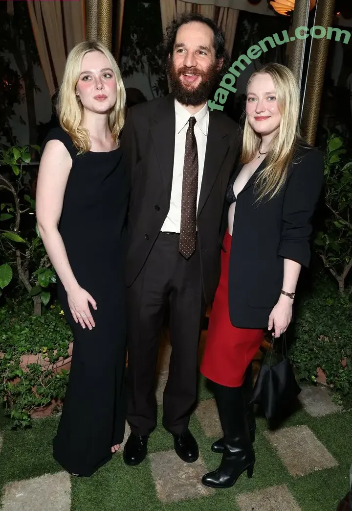 Dakota Fanning nude photo #0659 (dakota_fanning / dakotafanning)