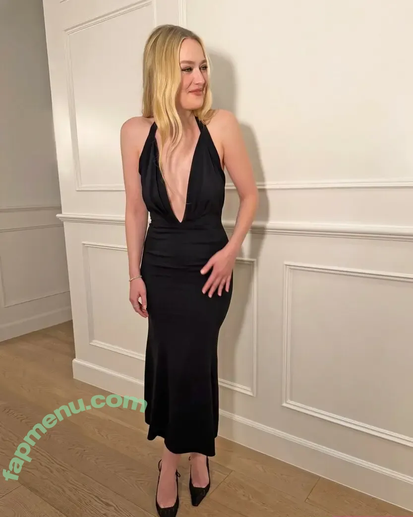 Dakota Fanning nude photo #0666 (dakota_fanning / dakotafanning)