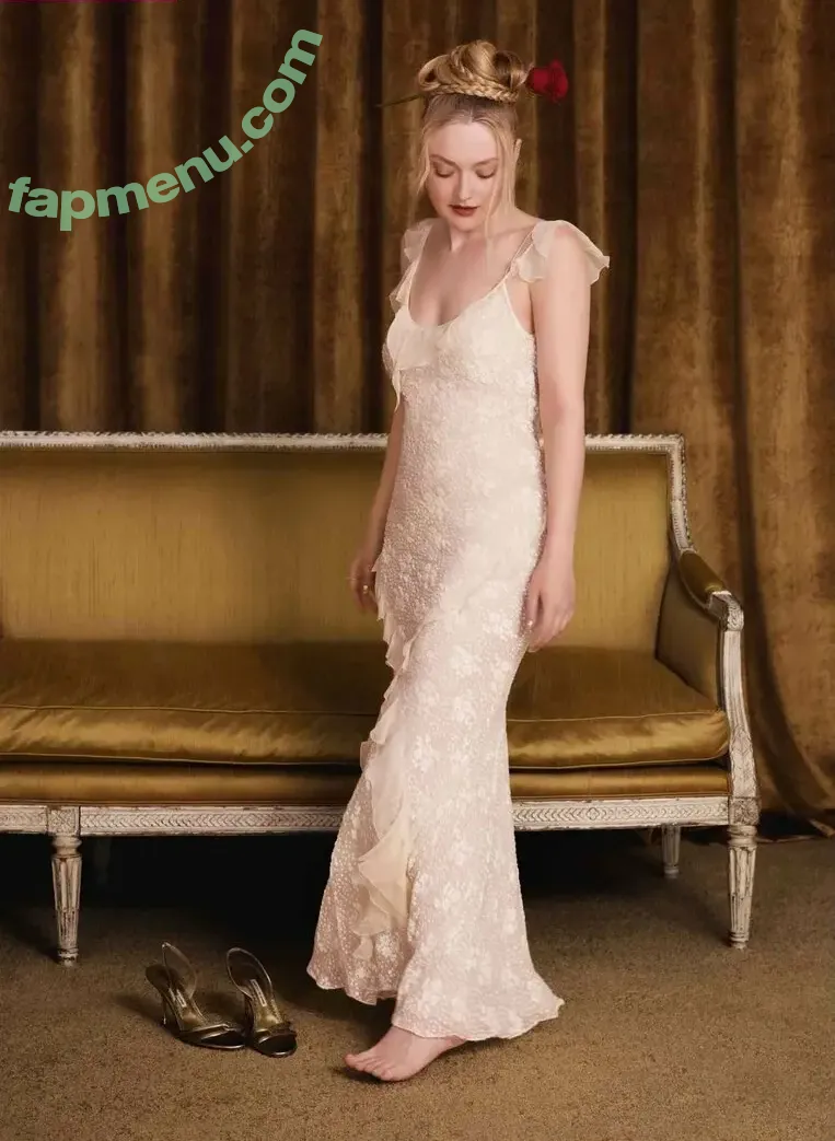 Dakota Fanning nude photo #0679 (dakota_fanning / dakotafanning)