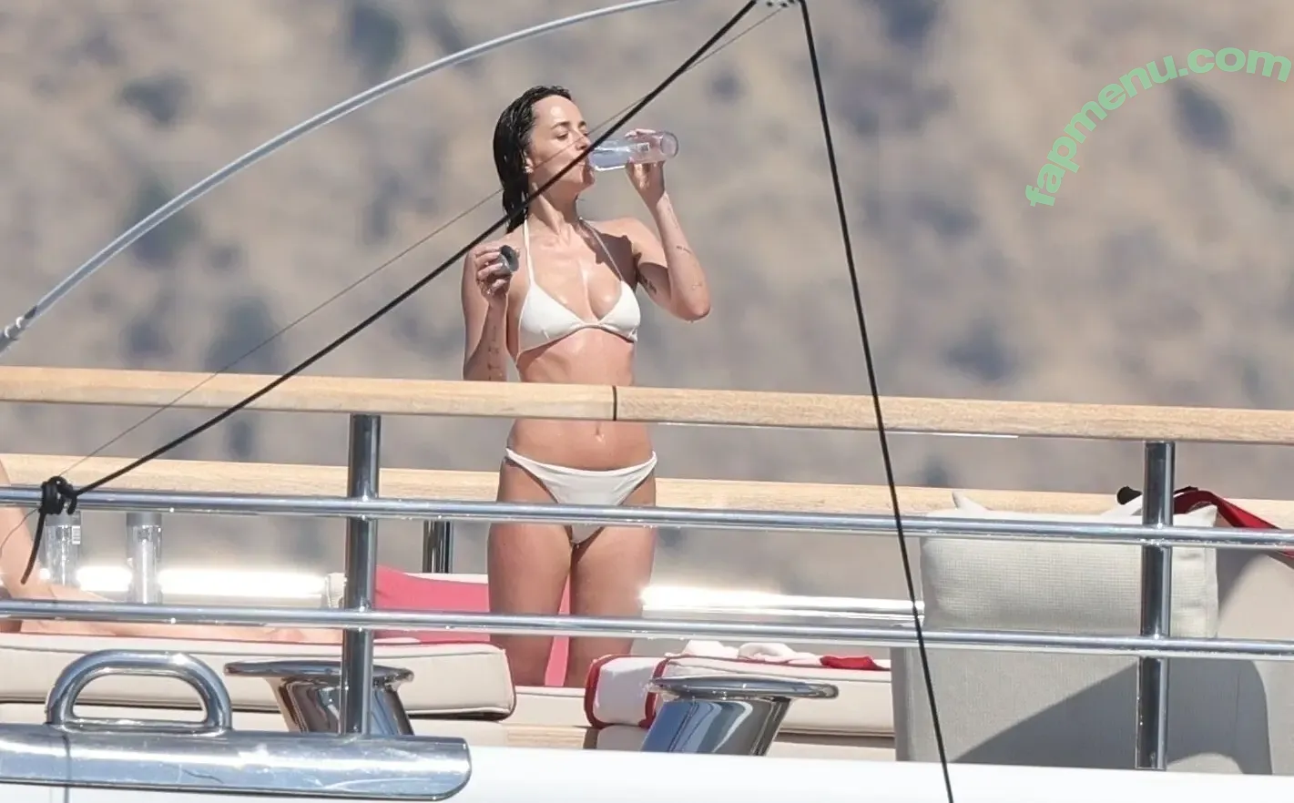 Dakota Johnson nude photo #1510 (dakotajohnson / isDakotaJohnson)