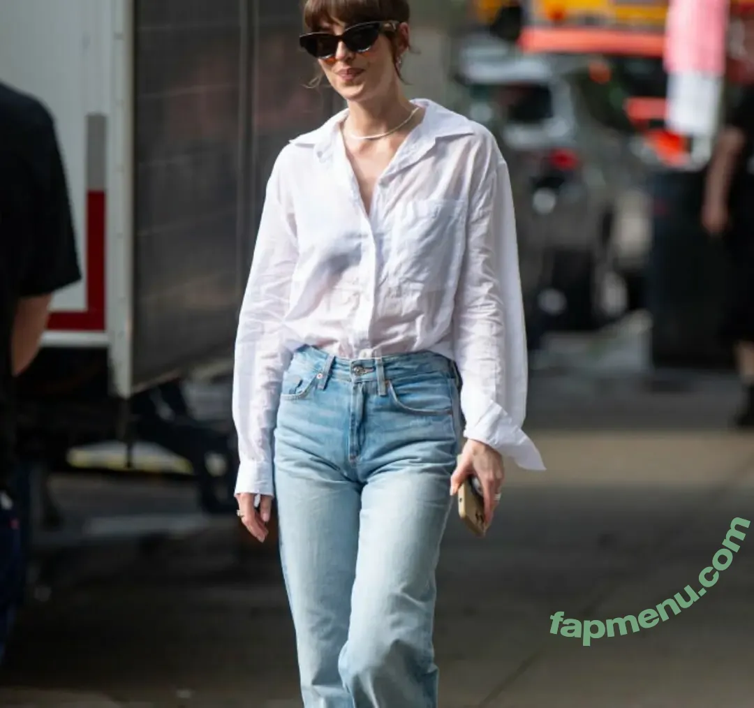 Dakota Johnson nude photo #1687 (dakotajohnson / isDakotaJohnson)