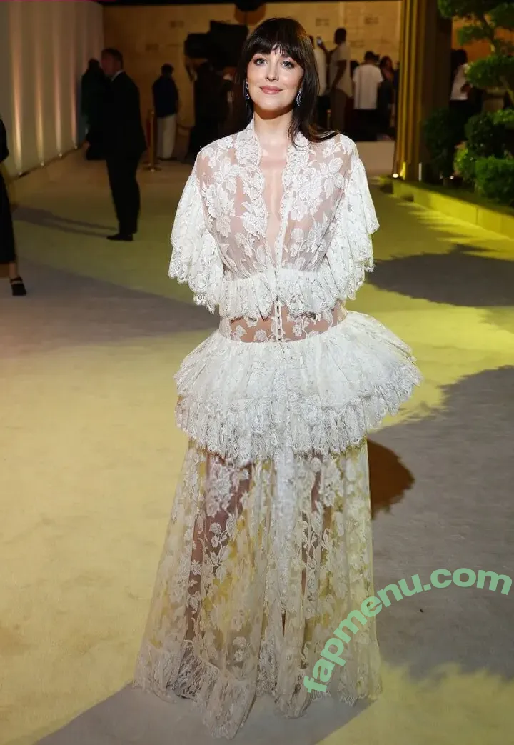 Dakota Johnson nude photo #2082 (dakotajohnson / isDakotaJohnson)