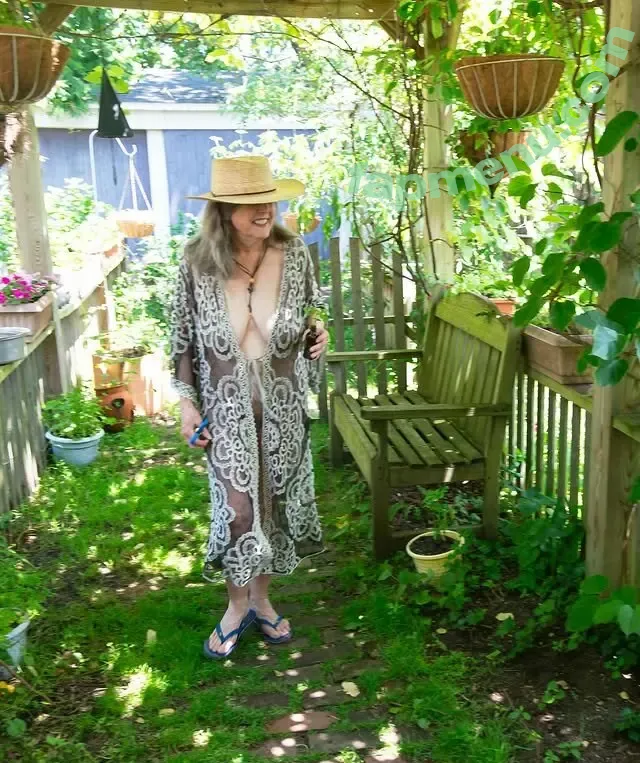 Dame Dishabille nude photo #0019 (dame_dishabille)