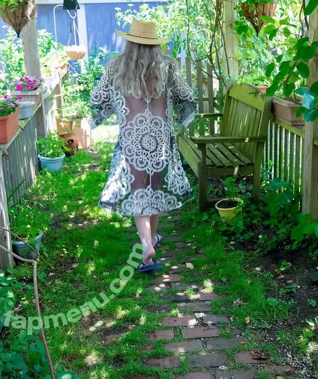 Dame Dishabille nude photo #0020 (dame_dishabille)