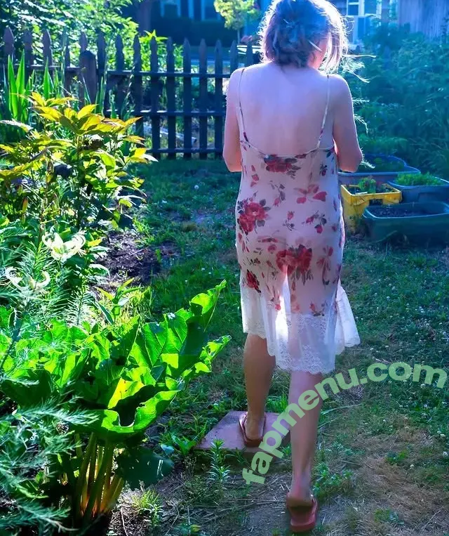 Dame Dishabille nude photo #0021 (dame_dishabille)