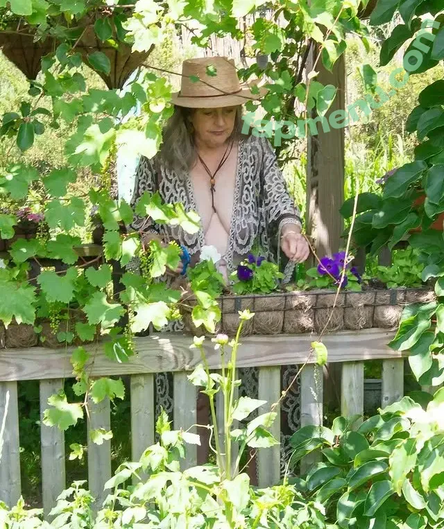 Dame Dishabille nude photo #0022 (dame_dishabille)