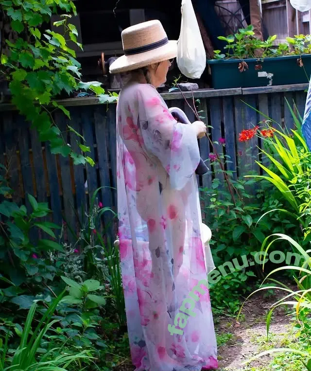 Dame Dishabille nude photo #0023 (dame_dishabille)