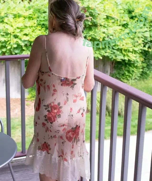 Dame Dishabille nude photo #0033 (dame_dishabille)