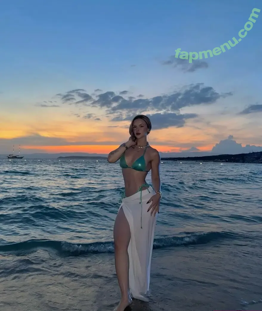 Damla Bak nude photo #0004 (daamlabak)