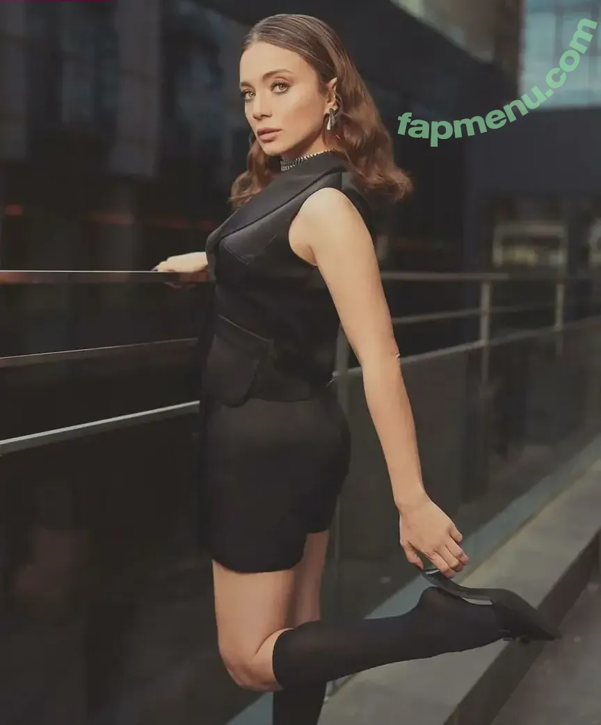 Damla Sönmez nude photo #0033 (iamdamlasonmez)